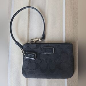 Coach Black Signature Canvas Wristlet Zip Wallet Clutch Contrast Stitching ✨️